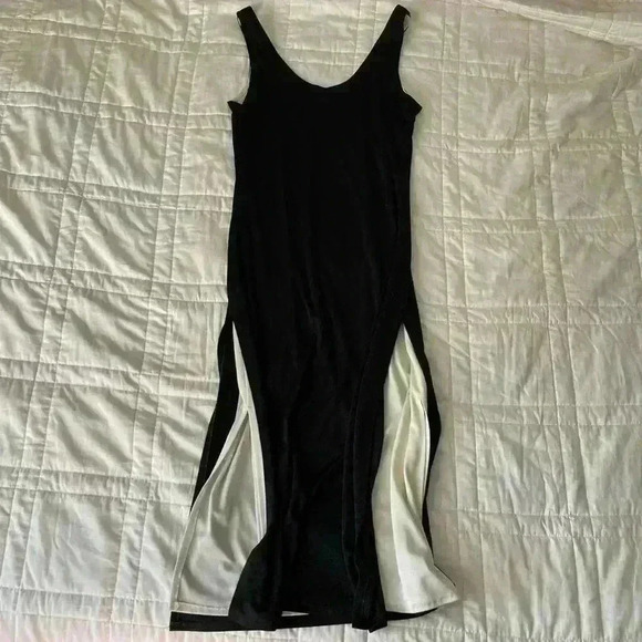 Dresses & Skirts - Black satin sleeves formal dress small